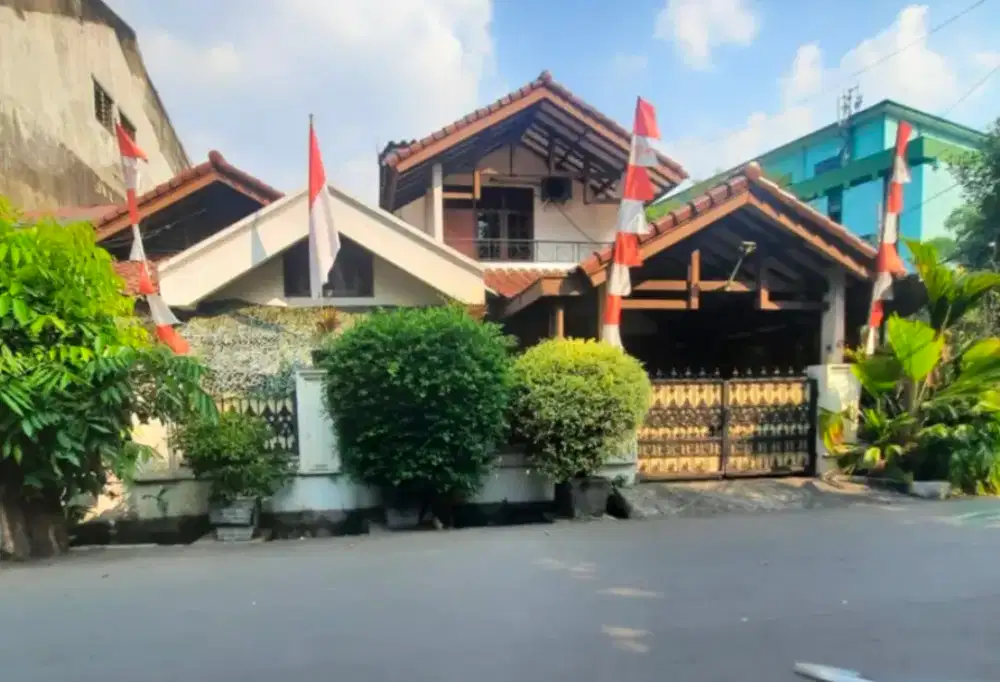 Rumah Hook 2 lantai Lokasi Stategis di Tomang Jakarta Barat