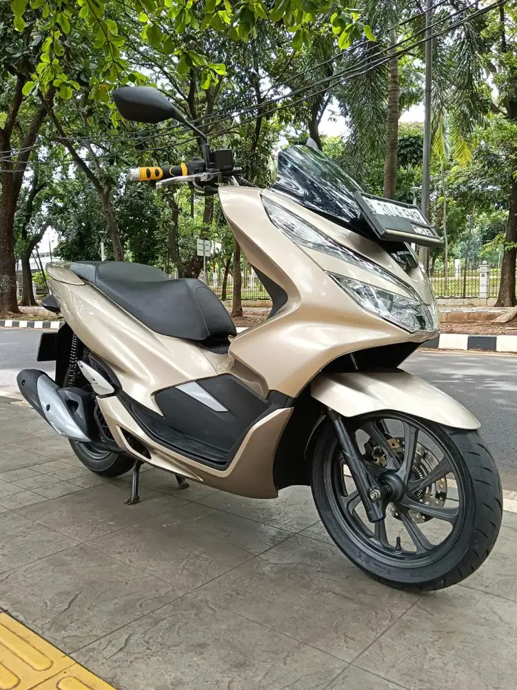 DIJUAL CASH HONDA PCX 150 ABS THN 2018 PAJAK IDUP SIAP PAKAI