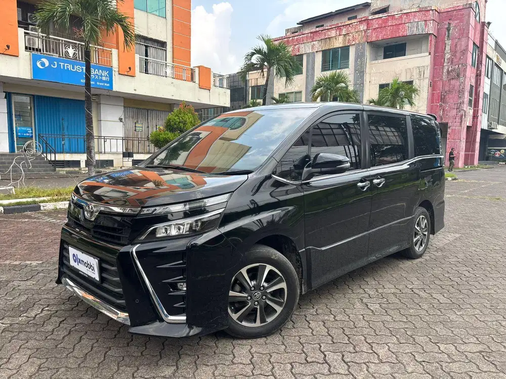 Pajak Panjang - Toyota Voxy 2.0 Bensin-AT 2018