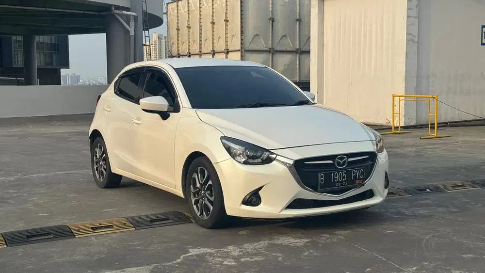 Mazda 2 R 1.5 Skyactive 2015 AT