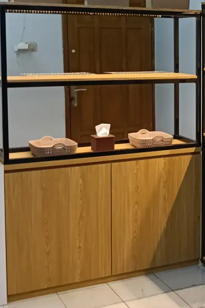 Rak multifungsi/rak display kondisi masih bagus dan terawat