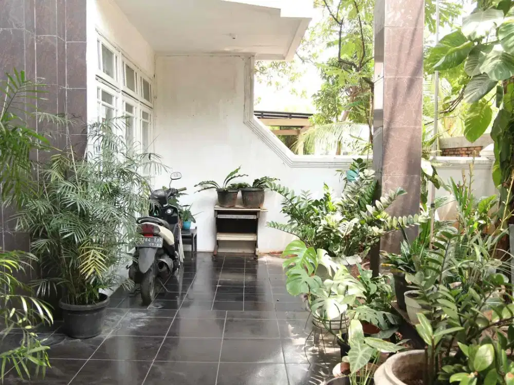 Rumah Dalam Komplek Pesanggrahan Permai Dekat Akses Tol di Jakarta Selatan