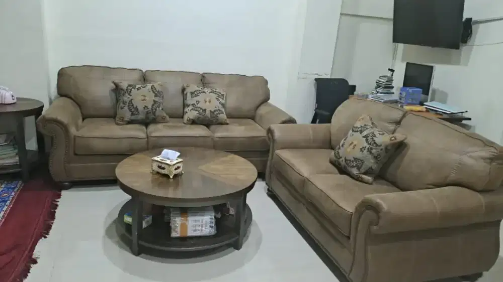 Sofa Ashley bekas tapi mulus