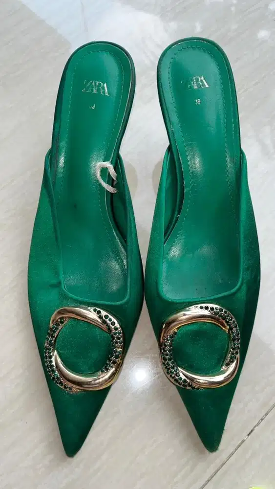 Sepatu High Heels untuk kondangan acara Hijau Emerald | Zara