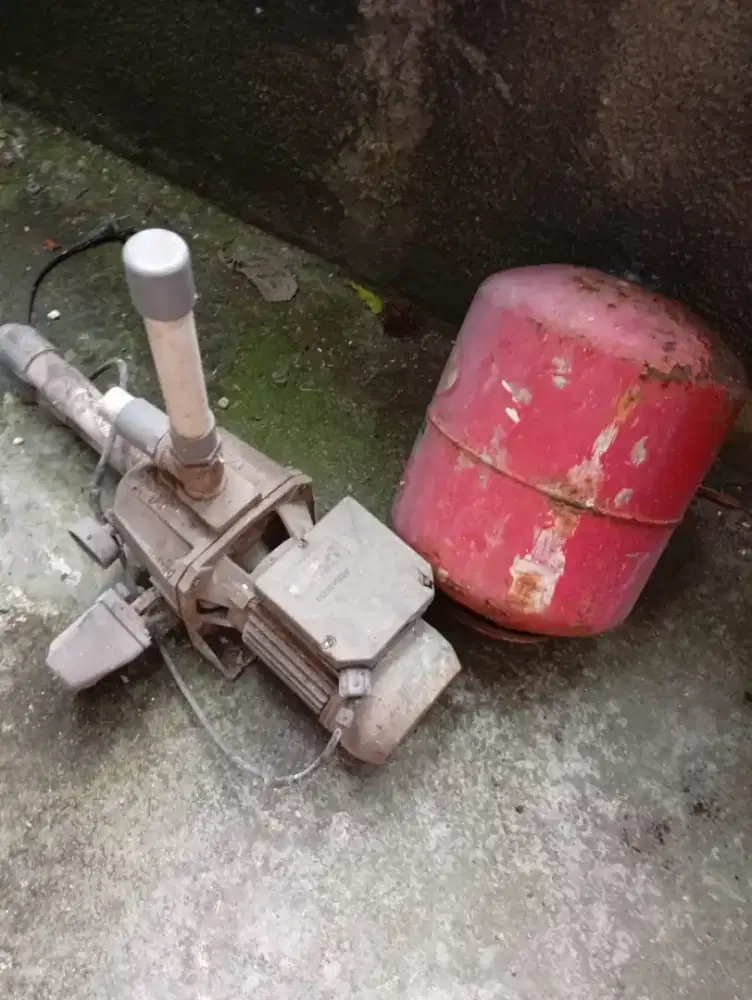 Pompa sumur bor lama