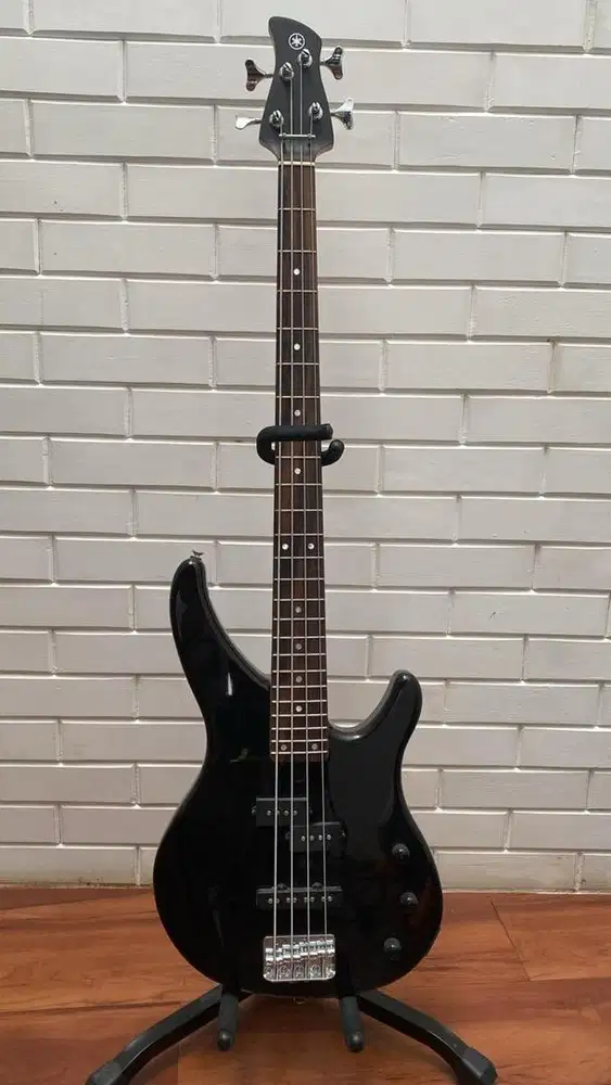 Bass Elektrik Yamaha TRBX-174 Hitam