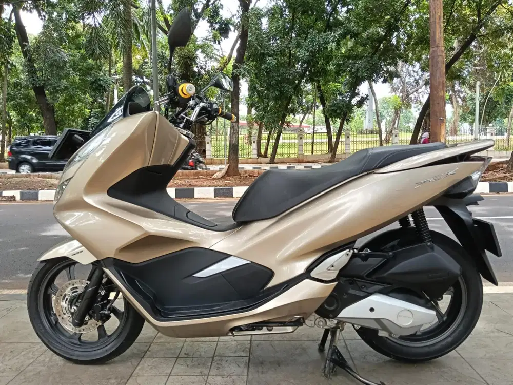 DIJUAL CASH HONDA PCX 150 ABS THN 2018 PAJAK IDUP SIAP PAKAI