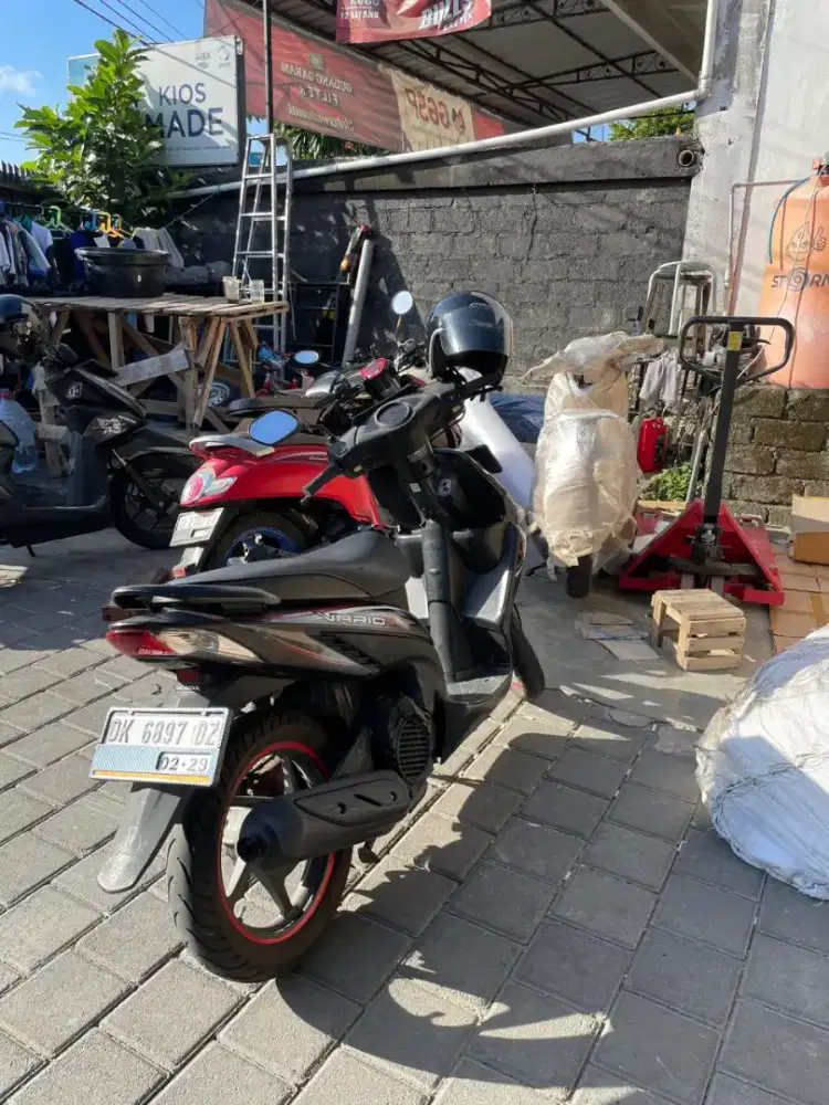 Vario CW tahun 2014 Hitam Tangan pertama.