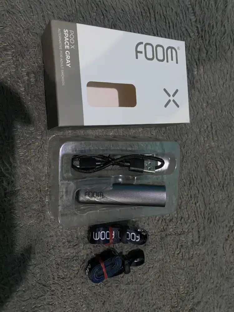 Poom X warna space gray