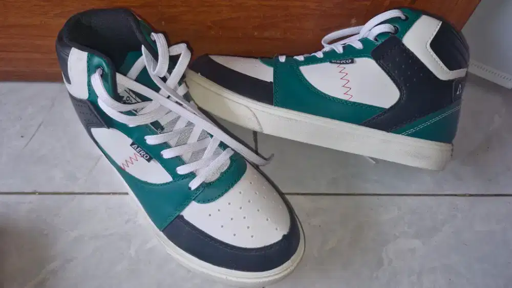 SEPATU PRIA AERO STREET HOOPS 43 baru