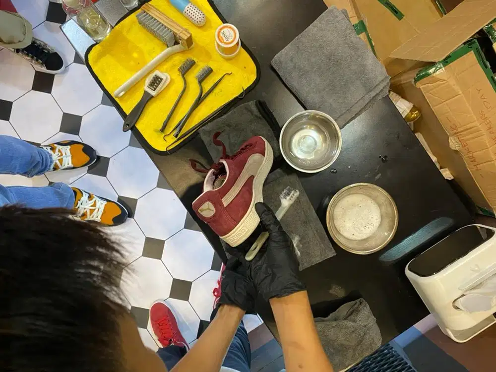 Dicari shoe cleaner/ teknisi cuci sepatu dan kasir BSD atau Bintaro