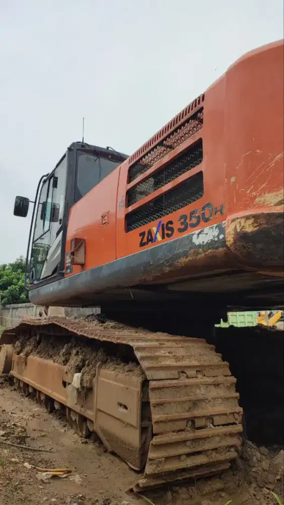 Hitachi 350H 2021 di Samarinda