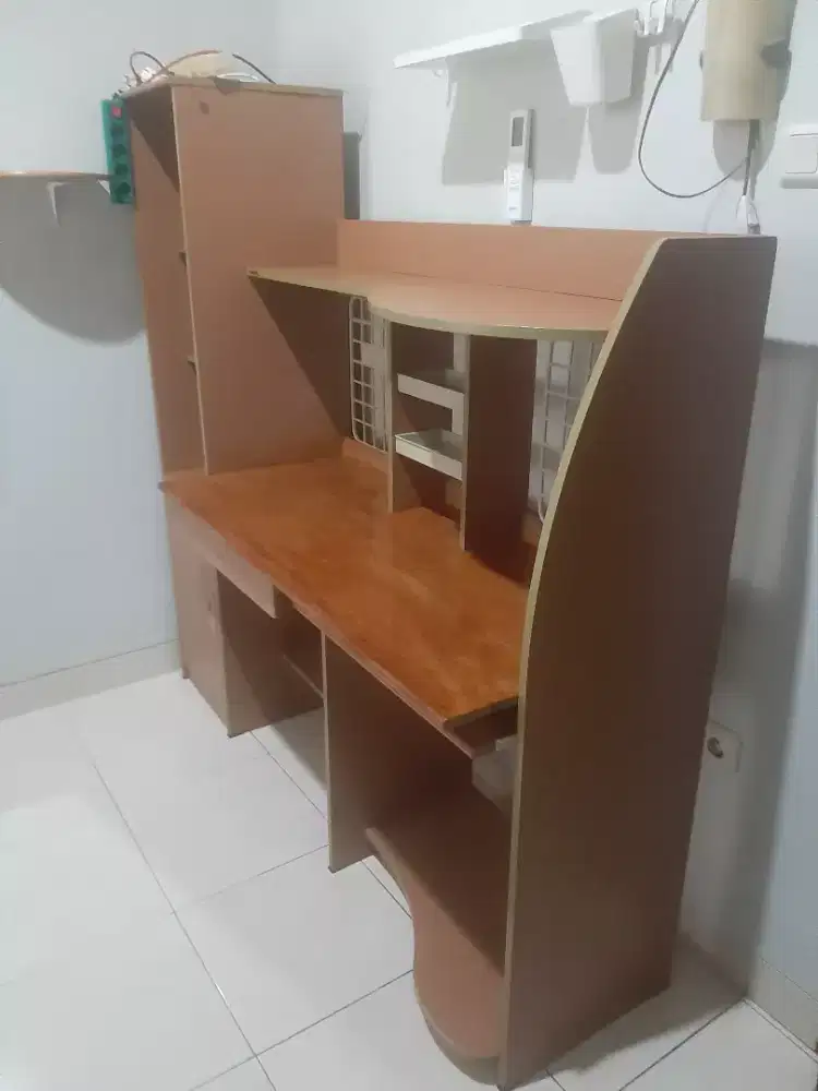 Meja belajar & rak buku