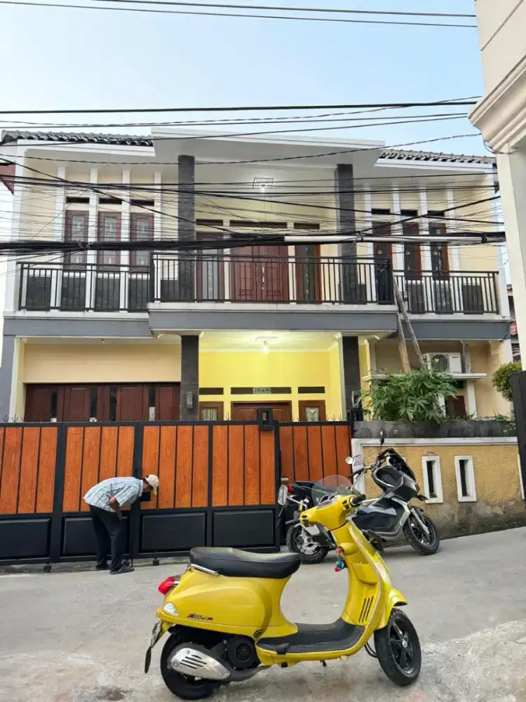 DiSewakan Rumah 2 Lantai Tahunan.