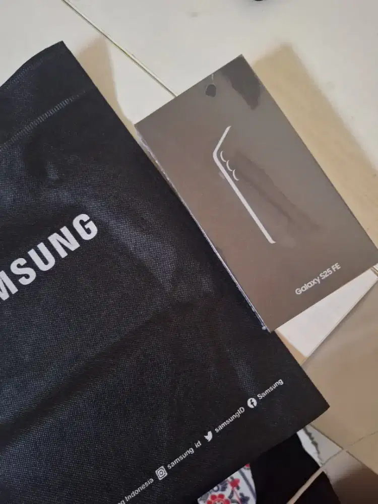 Samsung Galaxy S25 FE (baru)