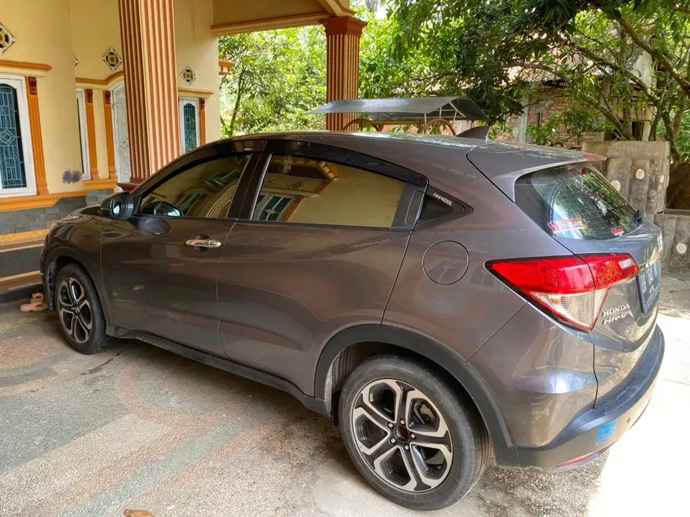dijual mobil hrv e-cvt 2020 matic