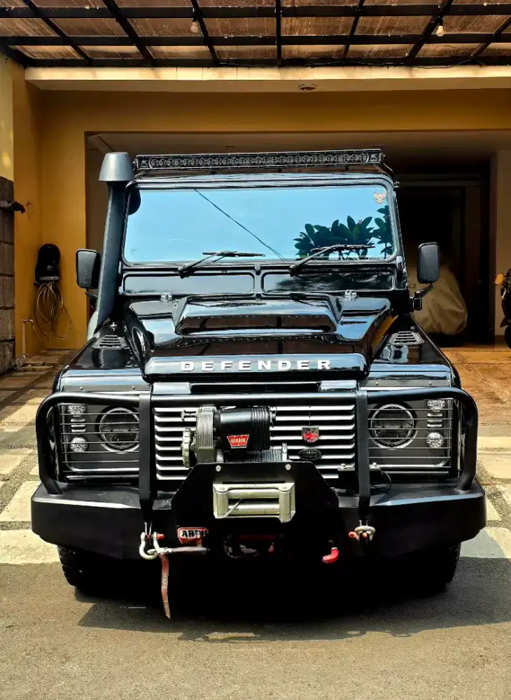 Land rover defender PUMA EDITION super low odo