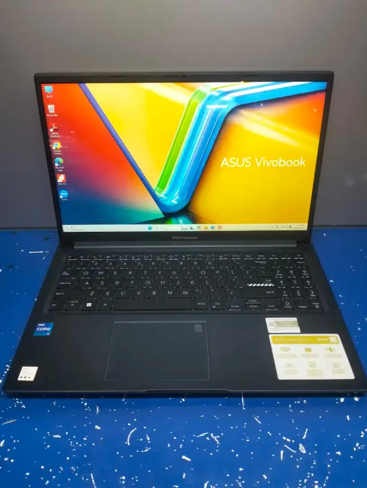 Asus vivobook 15 toch core i7-1355U 8/256 gb
