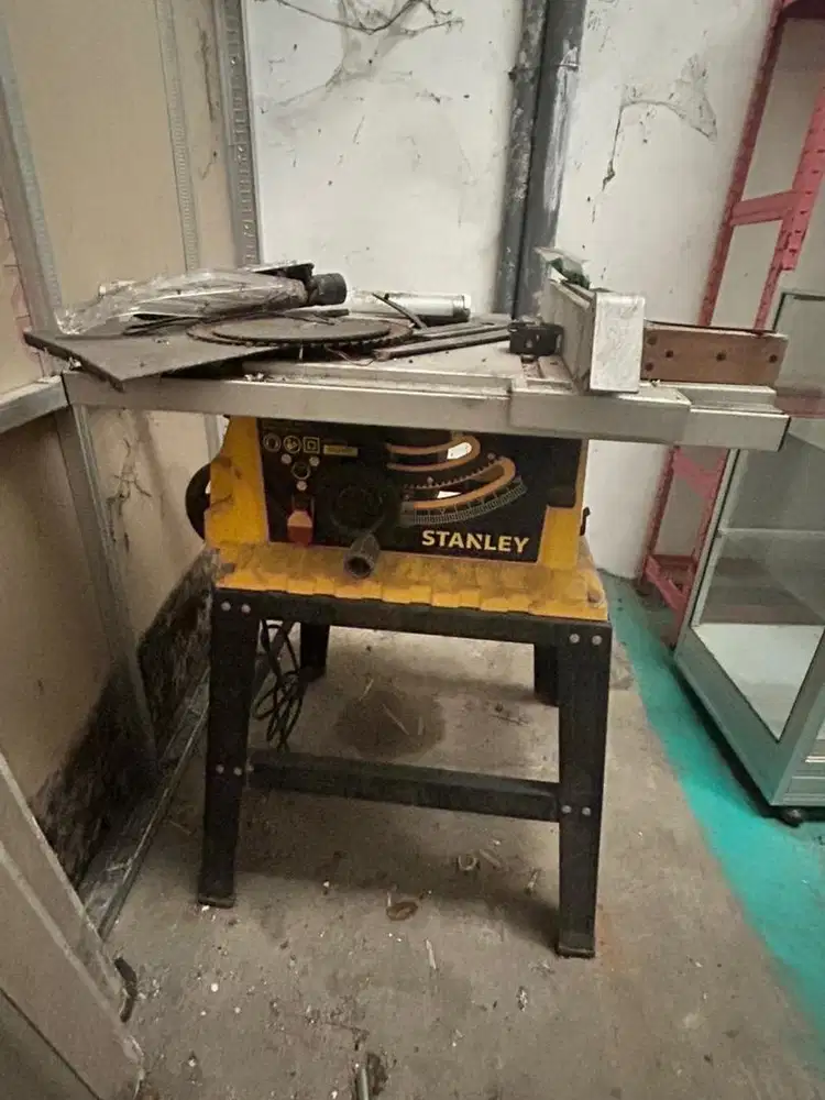 Meja mesin potong stanley