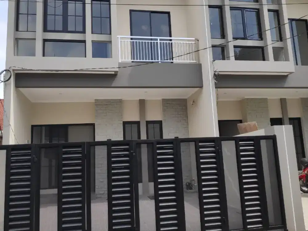 Rumah Baru 2 Lantai, Bagus dan Strategis di Wisma Mukti, Surabaya