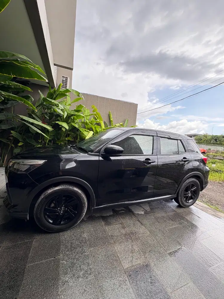 Rocky thn 2022 Hitam  1.2 CVT AT