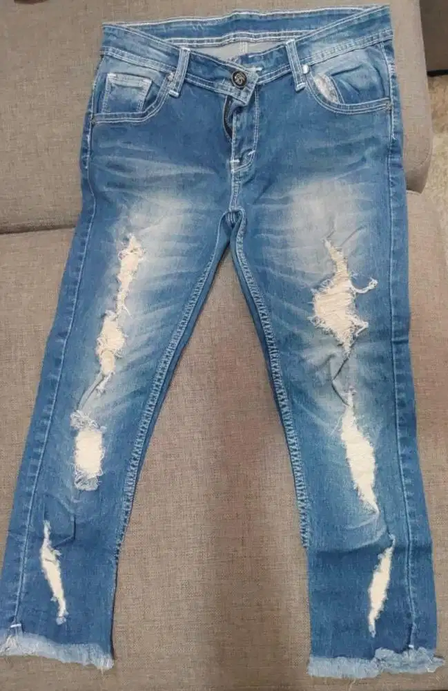Celana Panjang Ripped Jeans