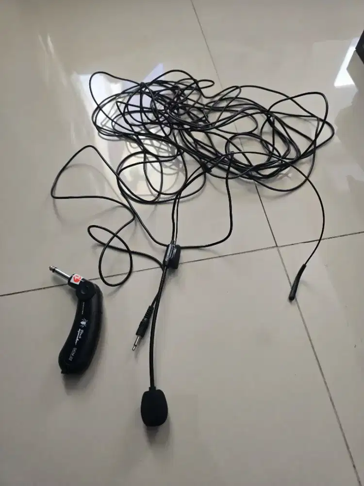 Mic telinga menggunakan kabel 3 meter