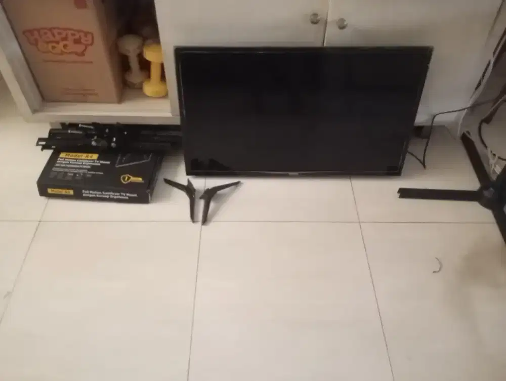 Tv kondisinya mati dan bracket