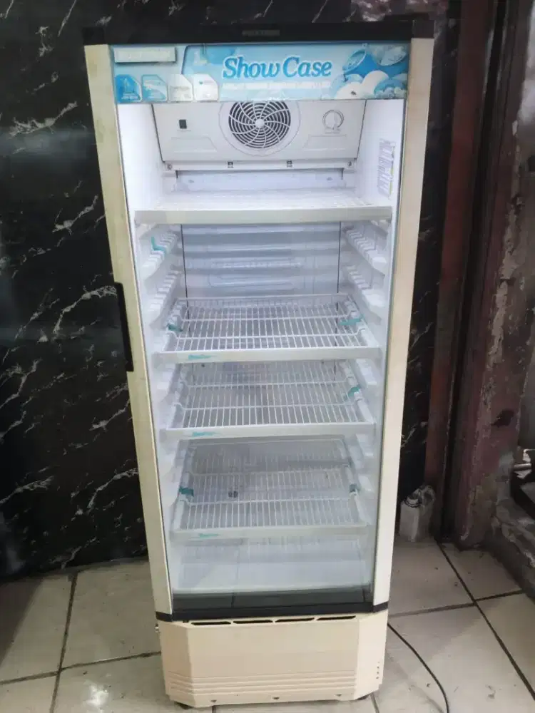 Jual butuh shocase kulkas minuman dingin ukuran 4 rak tanggung