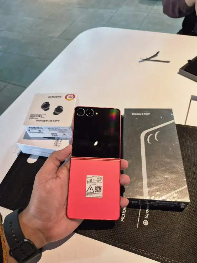 SAMSUNG Z FLIP 7 ‼️ NEW,SEGEL,RESMI SEIN‼️
Cicilan Rp.1.271 / bulan