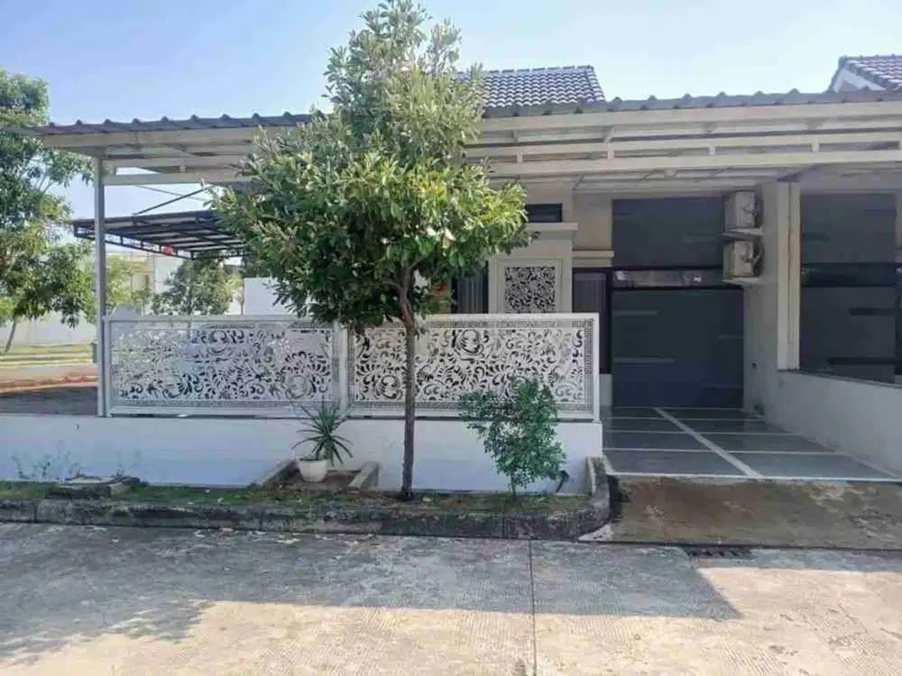 disewakan rumah luas suasana sejuk dengan teras santai