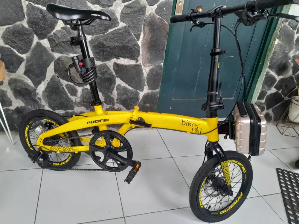 Sepeda lipat merk Pacific-bike warna kuning