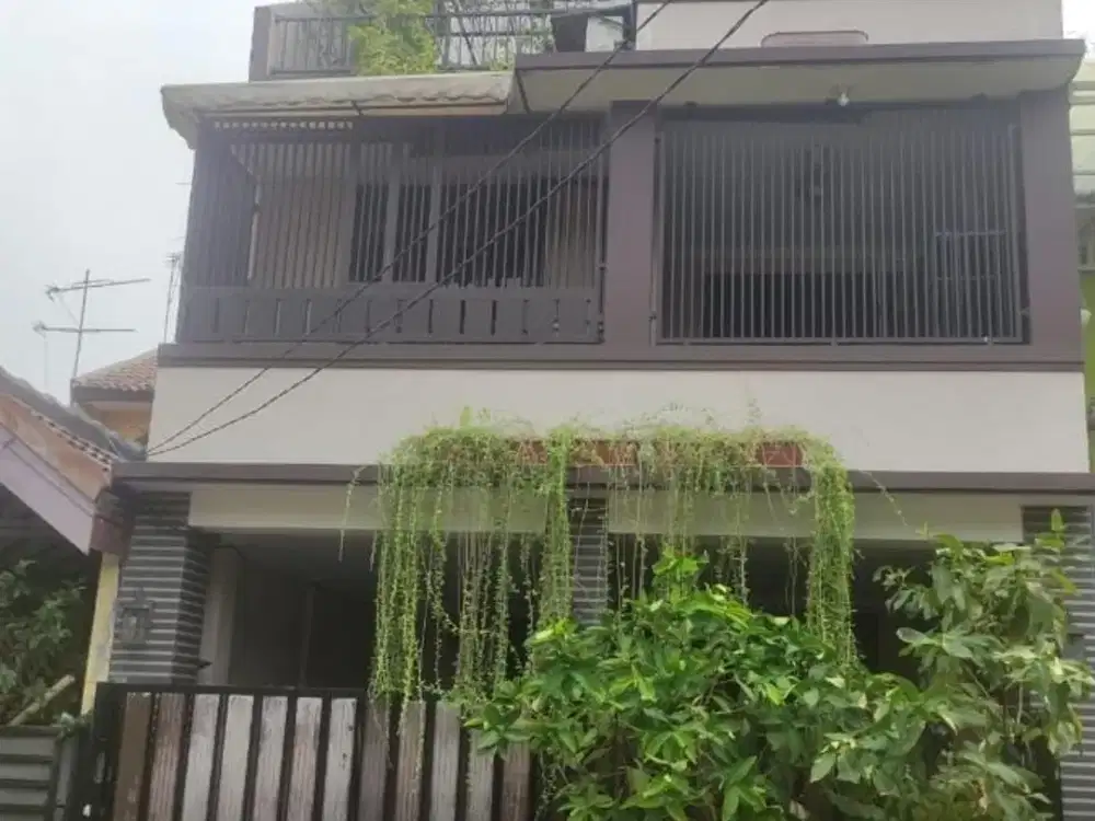 DIJUAL VIA LELANG RUMAH MURAH 2 LANTAI  DI KEANG PRATAMA BEKASI