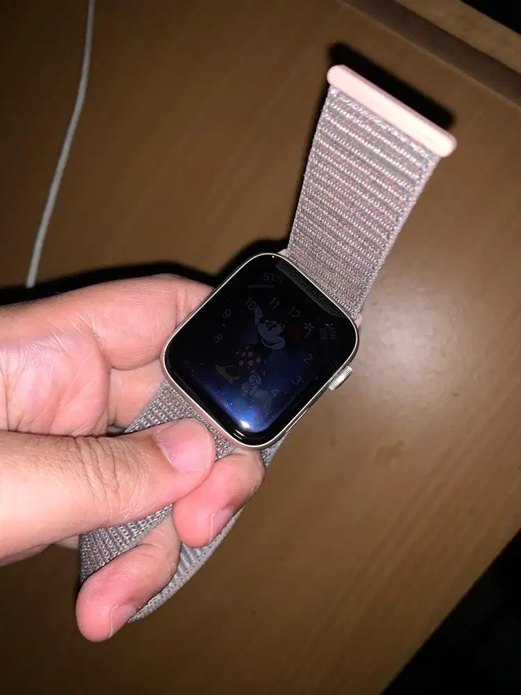 APPLE WATCH SERIES SE 2 44MM WARNA STARLIGHT