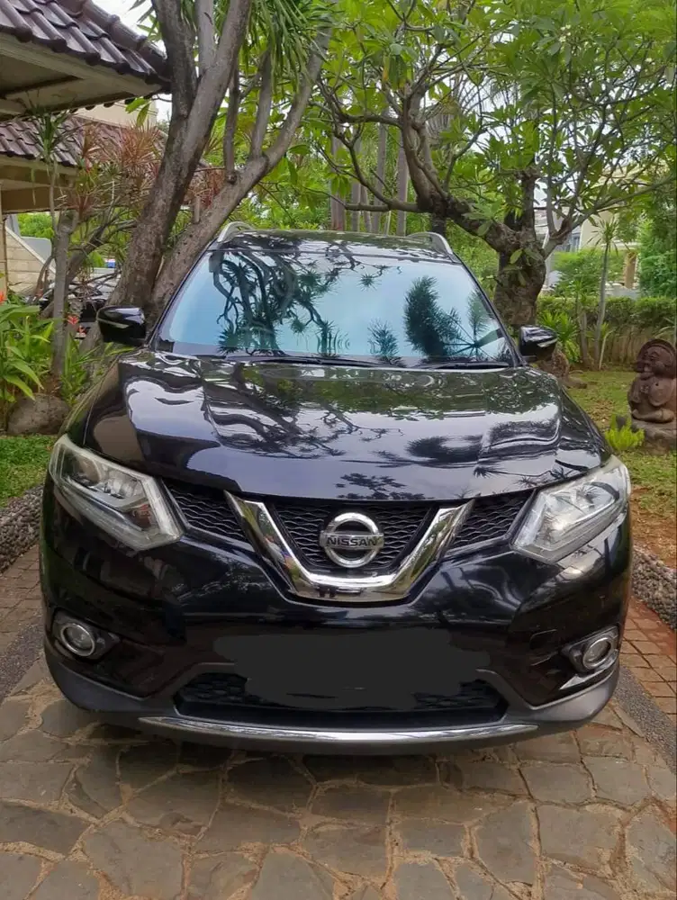 Dijual Xtrail Hitam Matik 2015