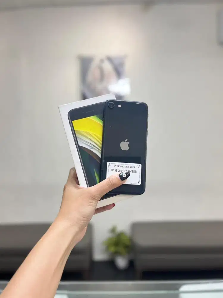 Iphone SE GEN 2 64GB fullset mulus nominus garansi terima tt cod kredi