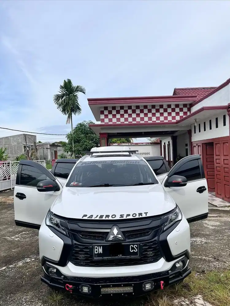 pajero sport dakar 4x2 rockford putih mutiara tahun 2020
