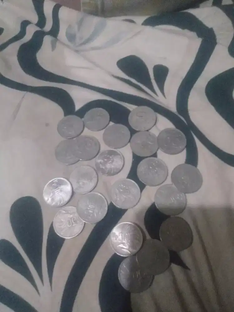 Dijual uang koin 50 rupiah