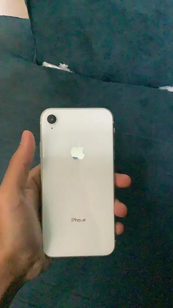 IPHONE XR in Color White 64Gb