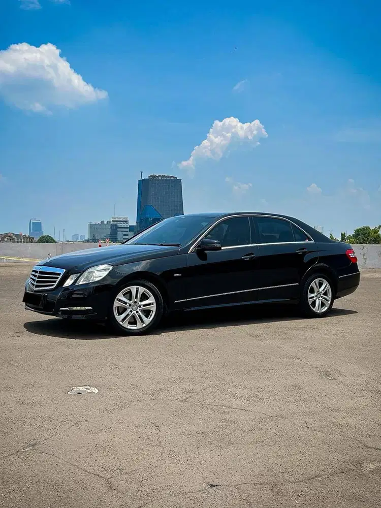 Mercedes-Benz E250 CGI AT 2011