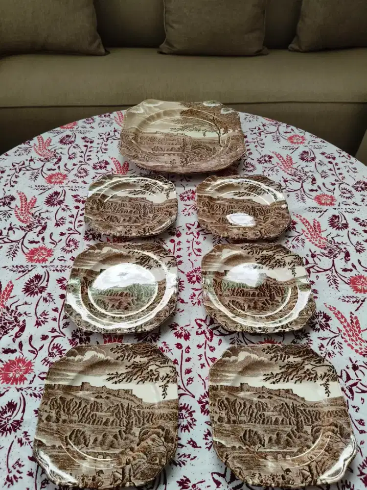 Di jual barang antik piring kue