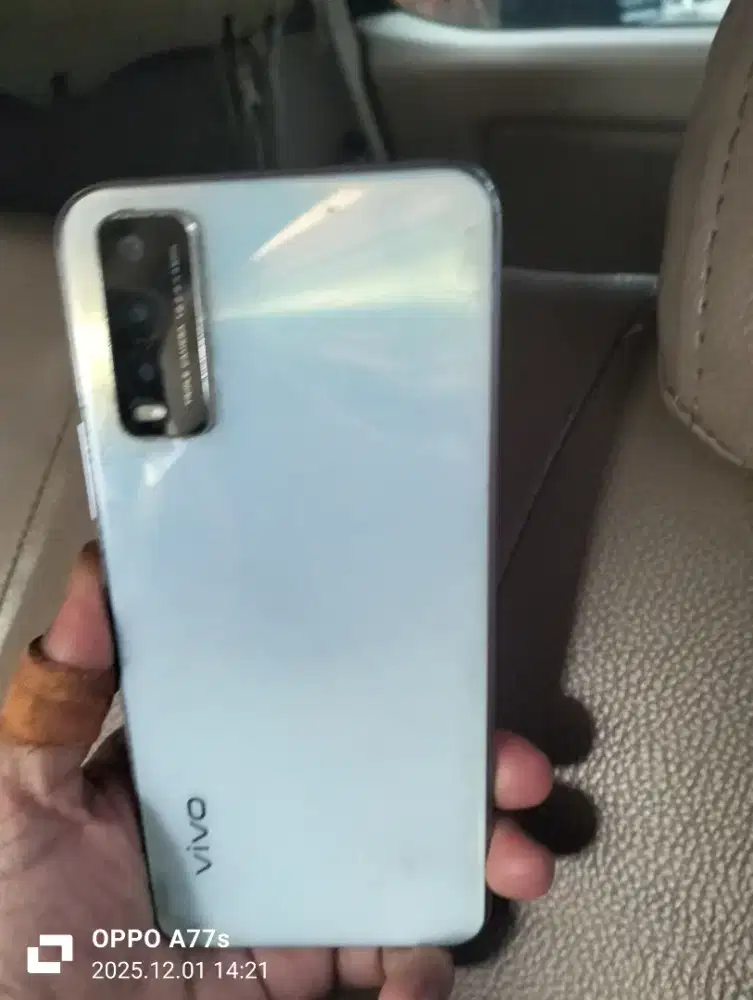 Dijual cepat hp Vivo y20-2021