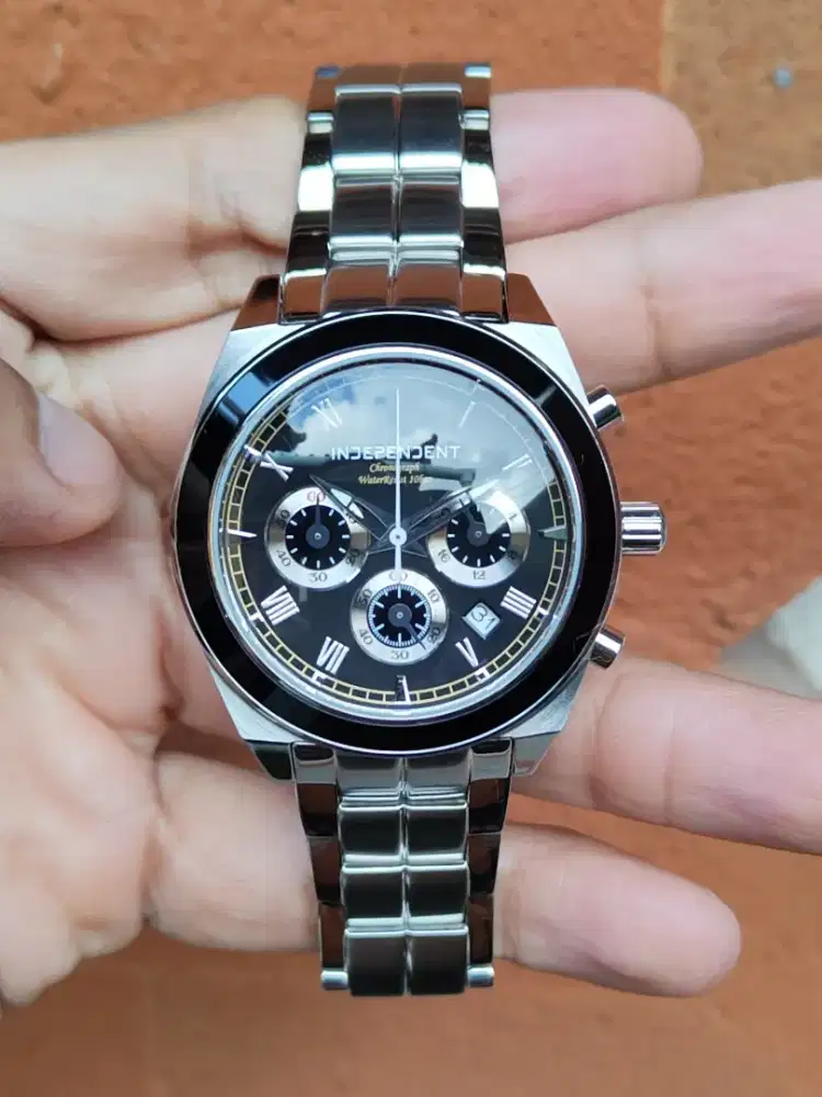 INDEPENDENT Chronograph
by CITIZEN