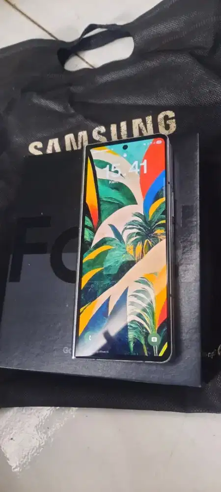 Samsung Z Fold 4 12/256 sein