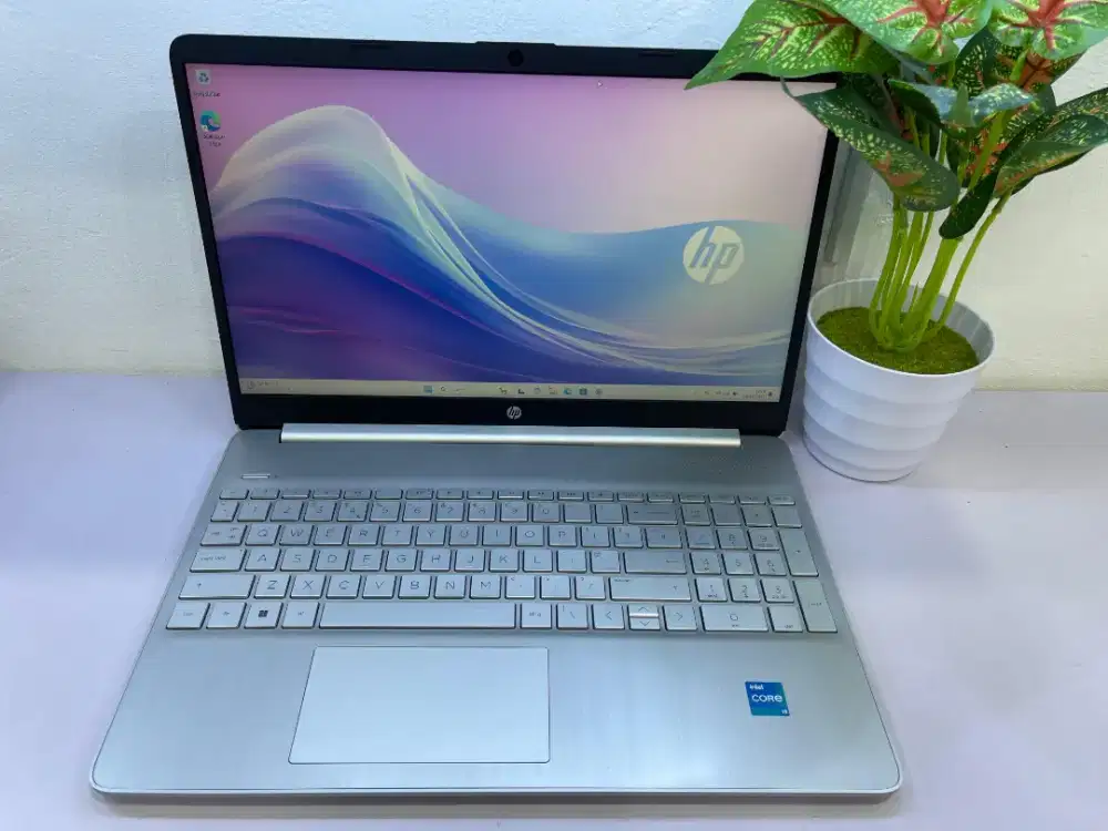 HP 15s-fq5xxx
Ci3 1215U 
Ram 4GB 
SSD 128GB
Display 15 FHD
Win11