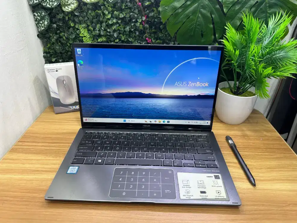 Asus Zenbook UX362FA
CORE i3-8145U
RAM 8GB
SSD 512Gb, 13 FHD TOUCH