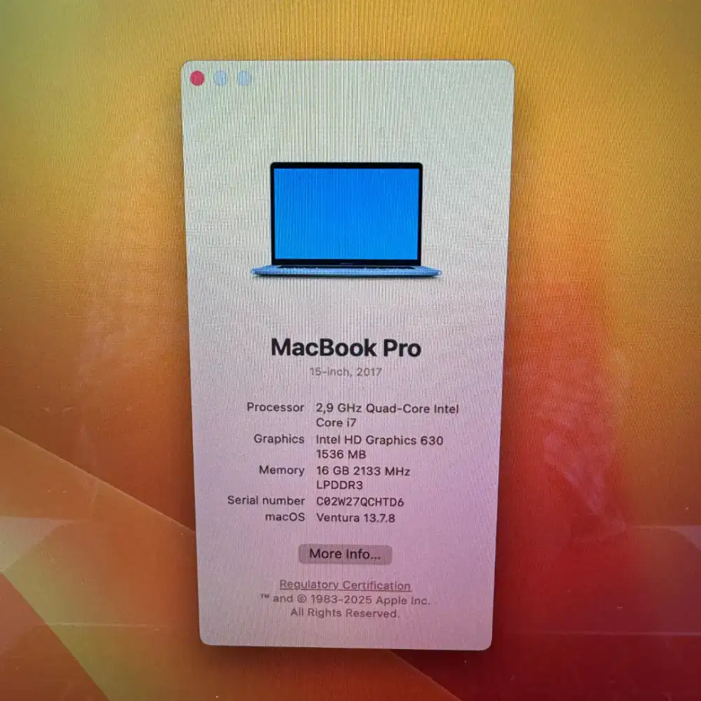 Macbook Pro 2017 core i7 Ibox 
Layar 15 inch Ram 16 Ssd 512 blue spot