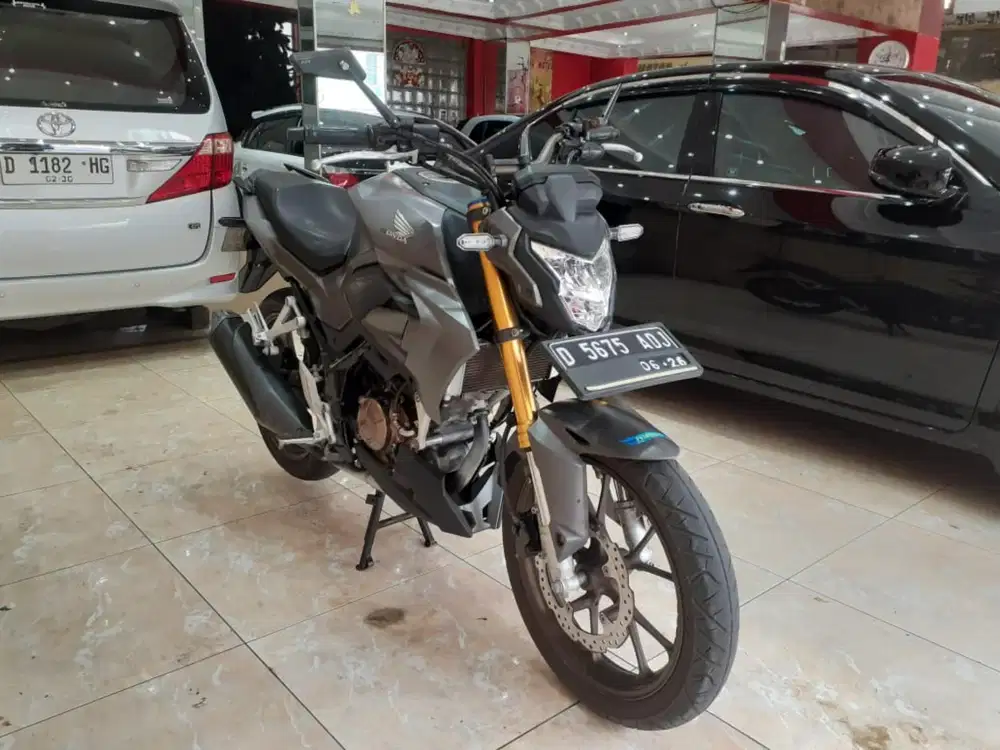 HONDA CB150R 2021 SILVER