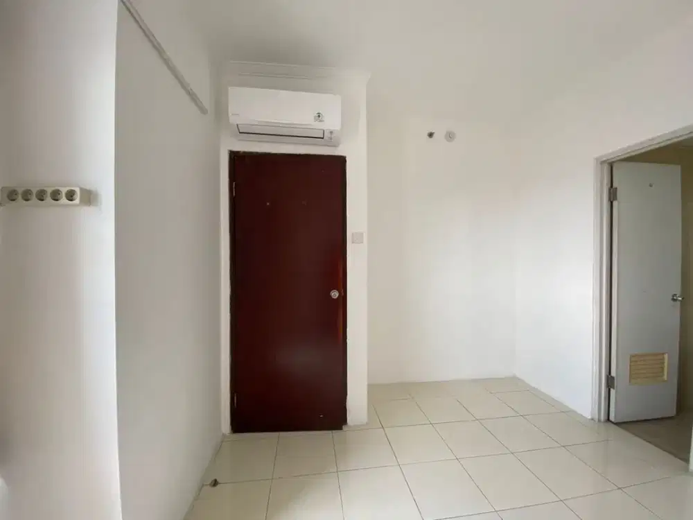 Disewakan 2BR Unfurnish Lantai Tinggi Apartemen Mediterania Garden 2