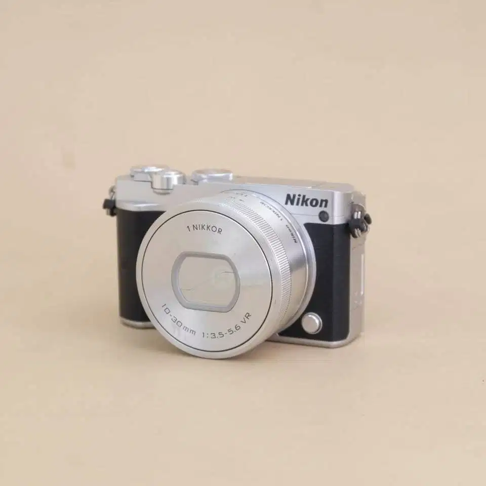 Nikon 1 J5 Kit 10-30mm VR